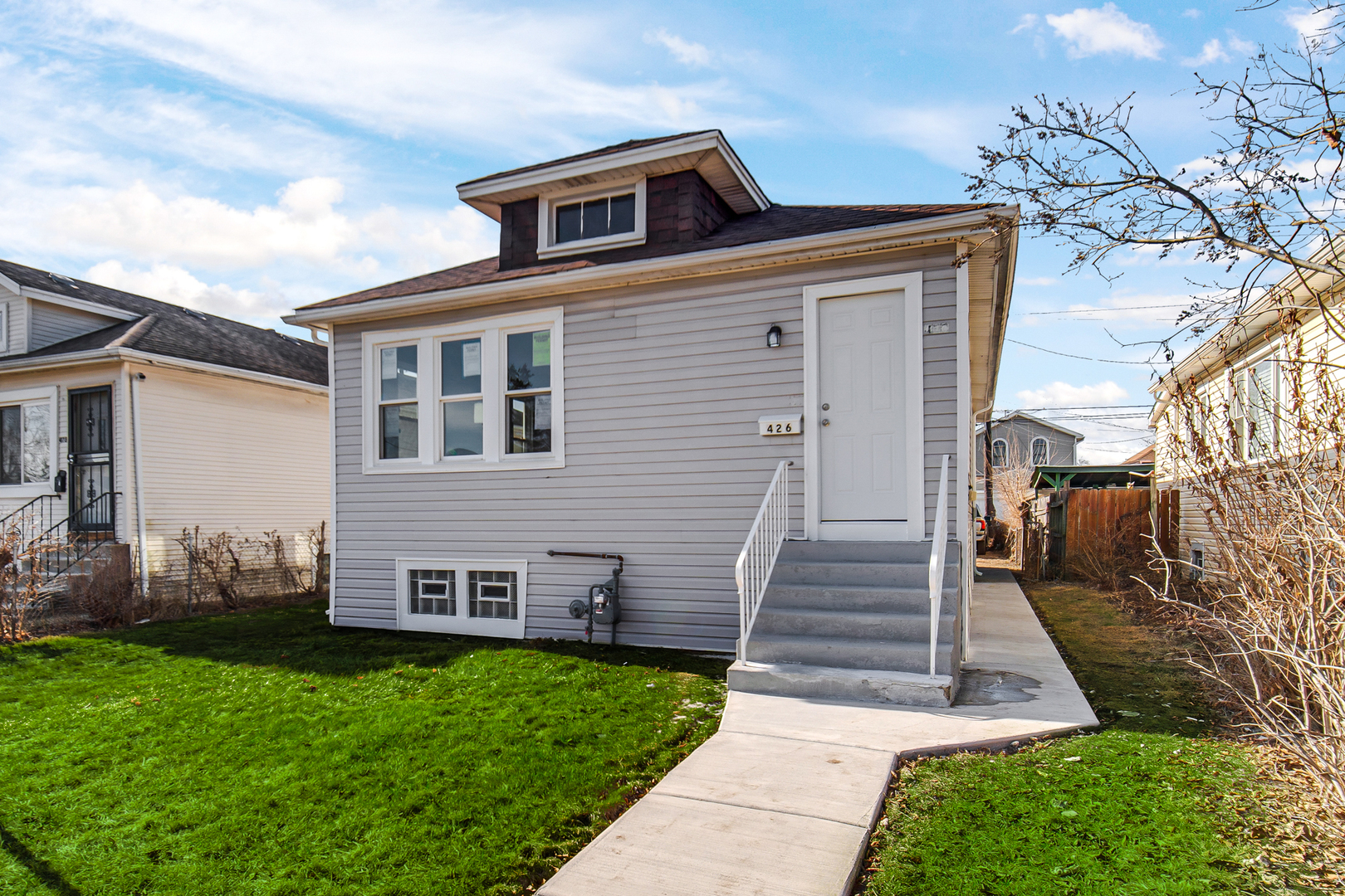 Property Photo:  426 S 21st Avenue  IL 60153 