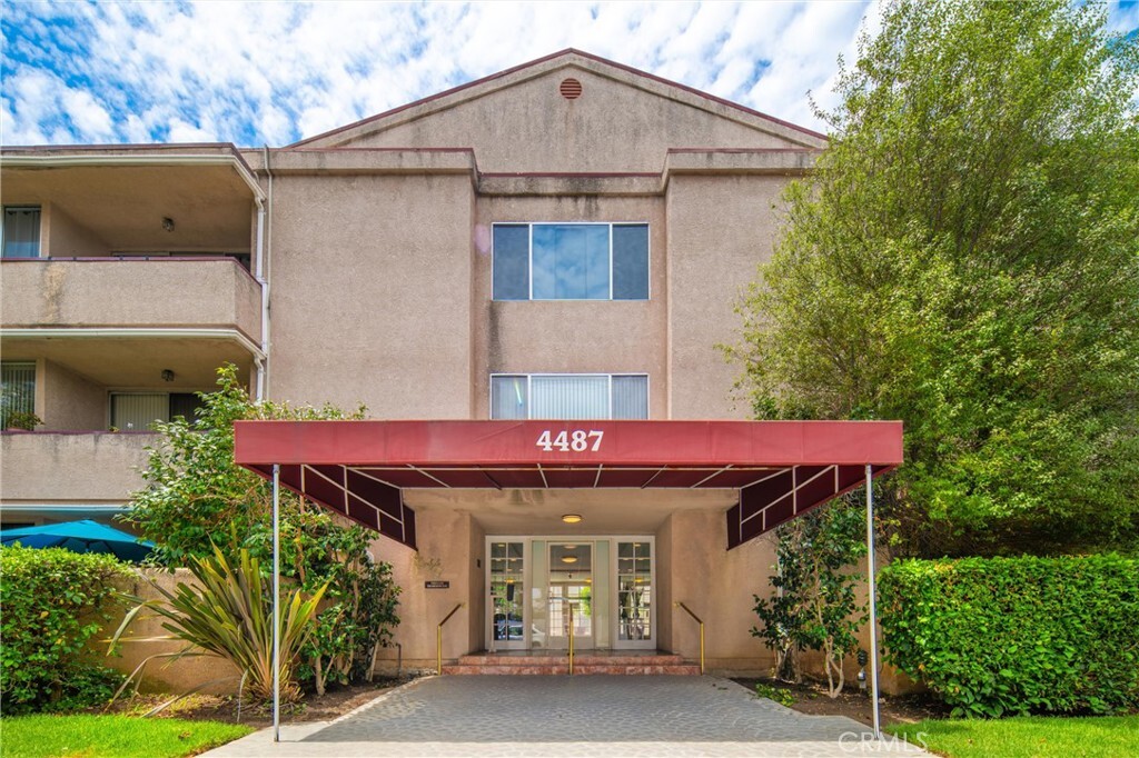 Property Photo:  4487 Colbath Avenue 309  CA 91423 