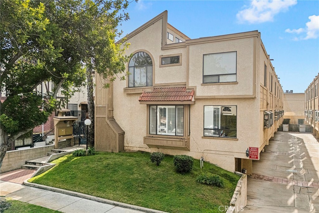 Property Photo:  2100 Cedar Street H  CA 91801 