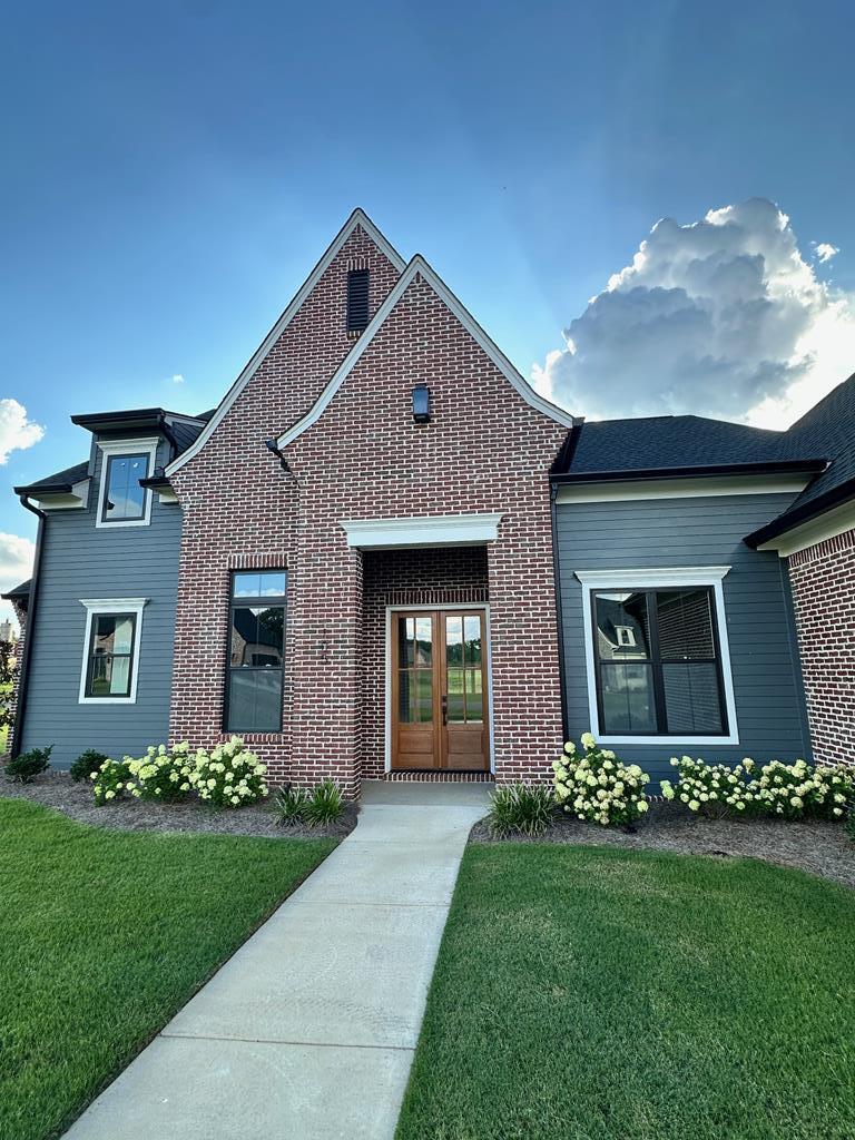 Property Photo:  105 Mayfield Dr  MS 38655 