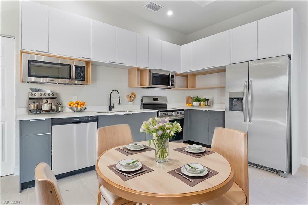 Property Photo: 4173 58 Ave NE FL 34120