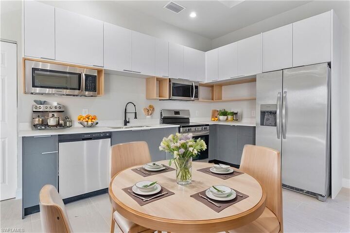 Property Photo: 4173 58 Ave NE FL 34120