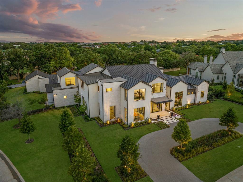 Property Photo: 1901 Meadow View Court TX 76262
