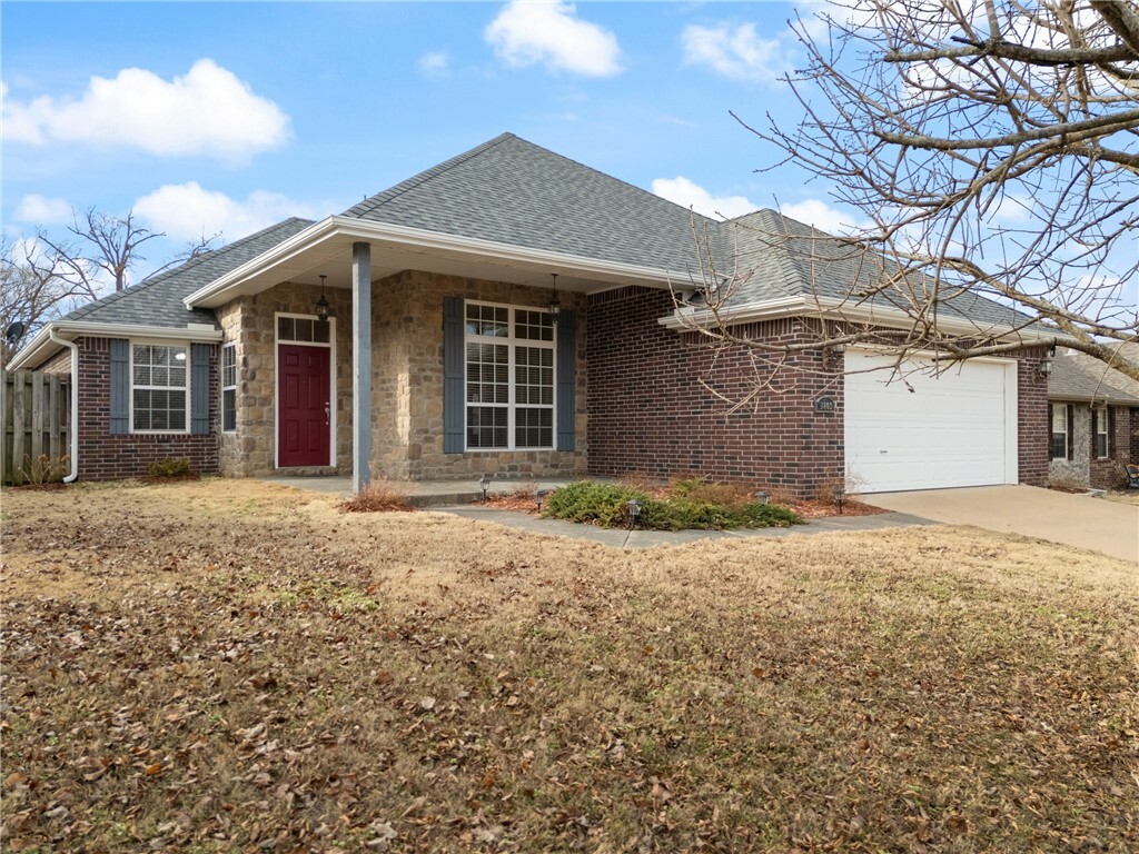 Property Photo:  1803 Fallbrook N Fallbrook Way  AR 72704 