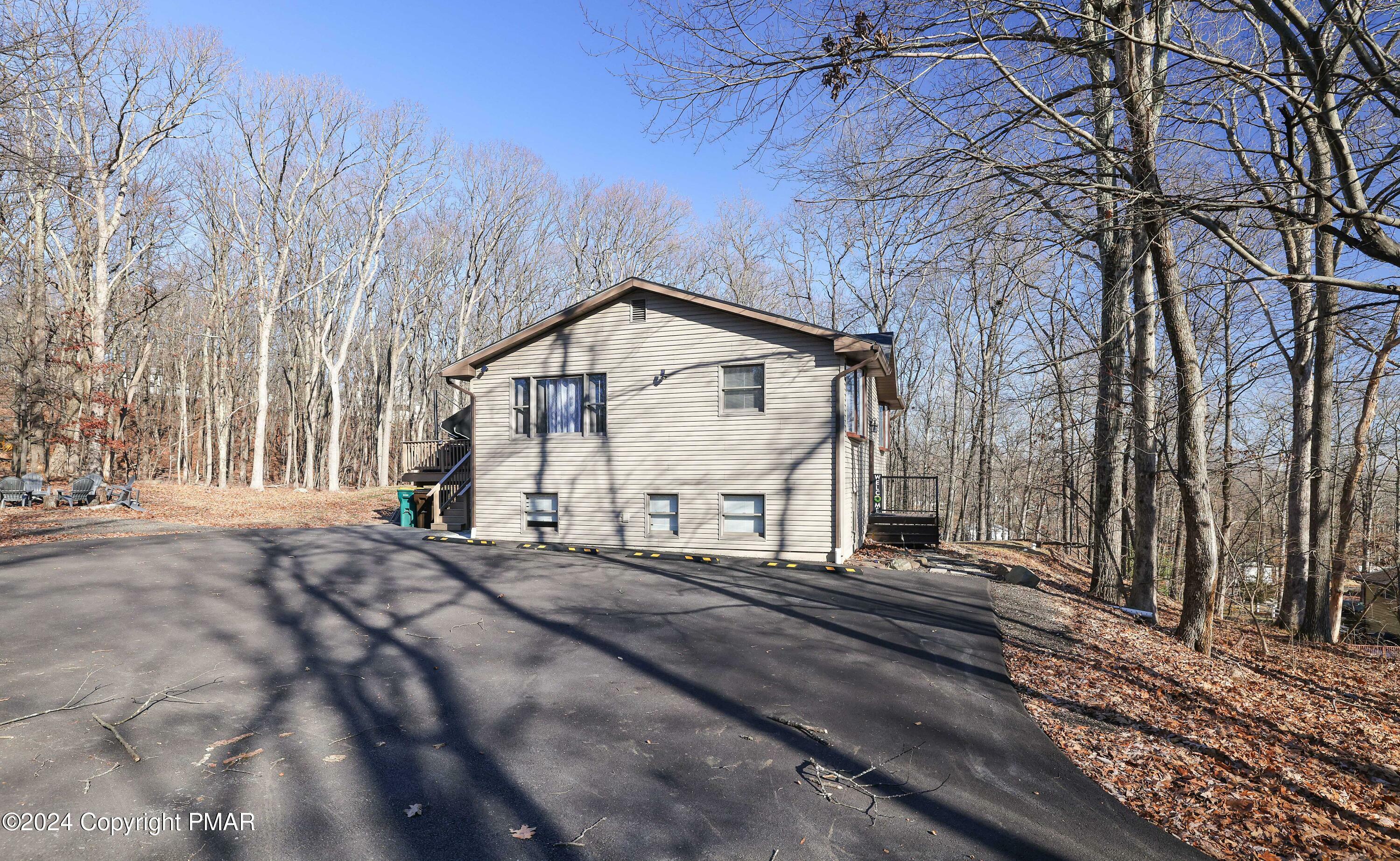 Property Photo:  115 White Oak Court  PA 18372 