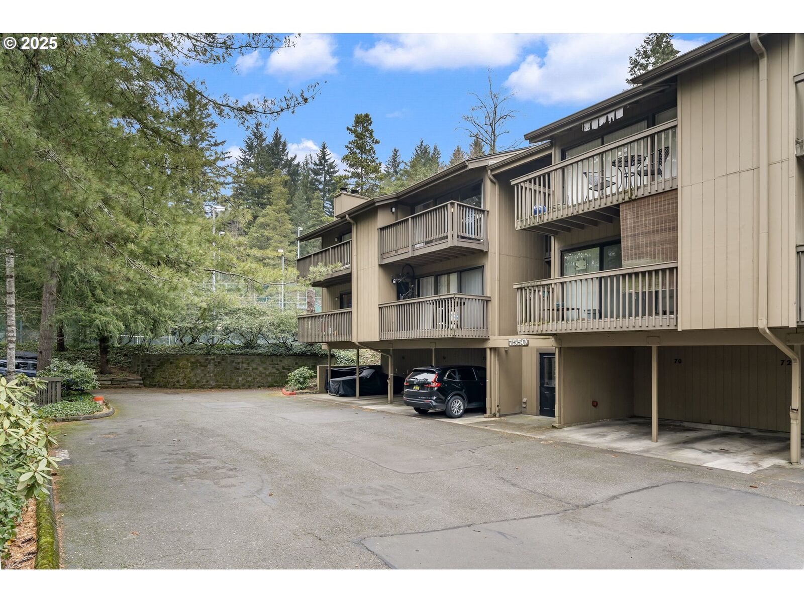 Property Photo:  7550 SW Barnes Rd  OR 97225 