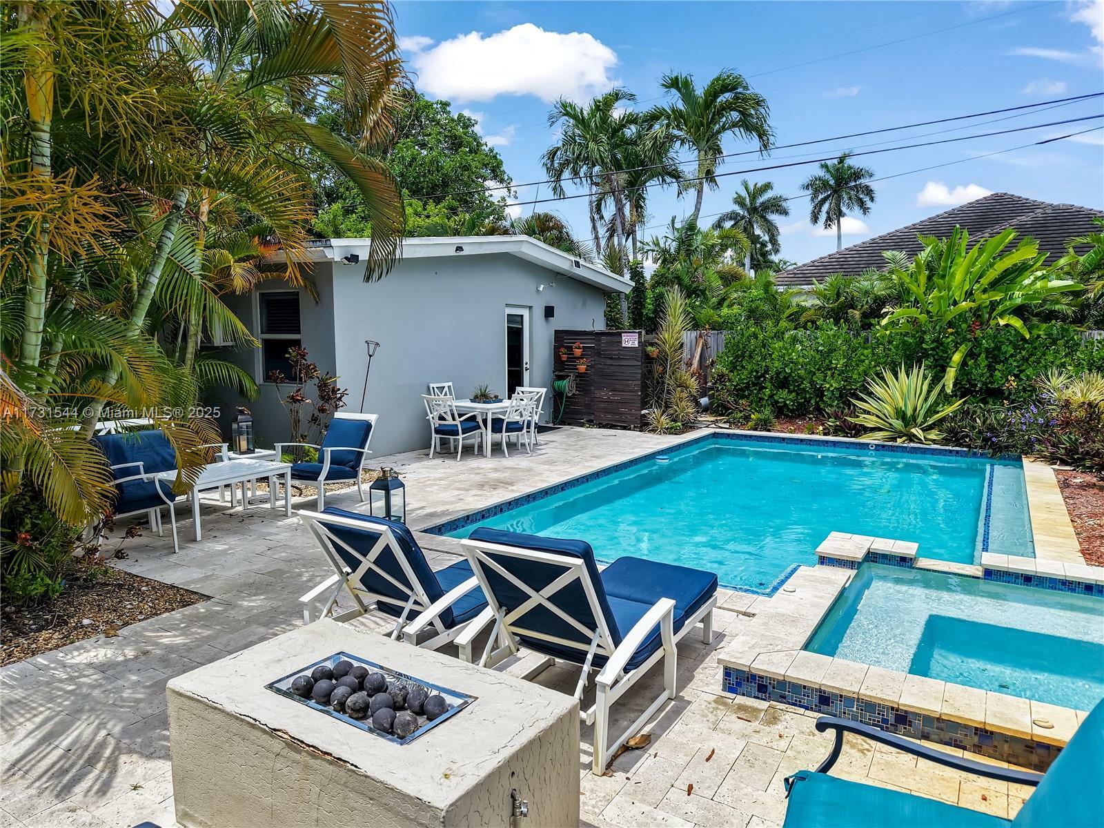 Property Photo:  1621 N Victoria Park Rd  FL 33305 