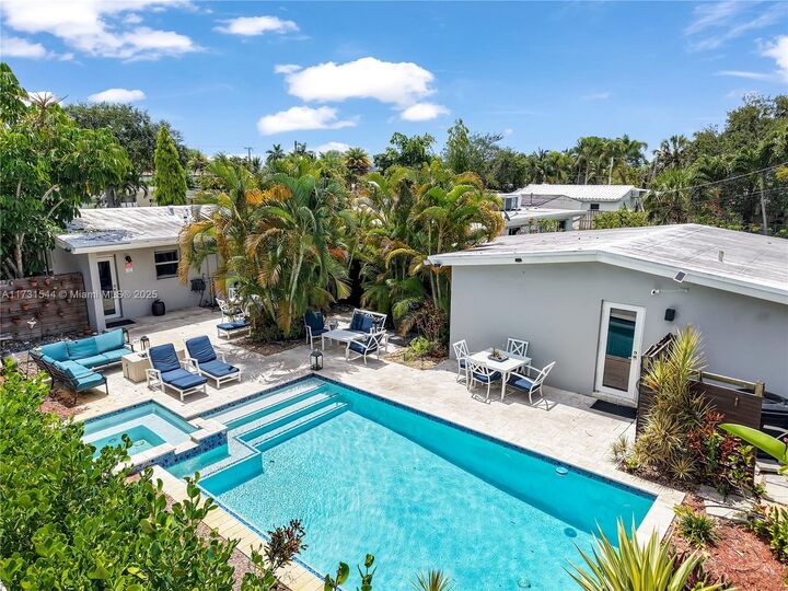Property Photo:  1621 N Victoria Park Rd  FL 33305 