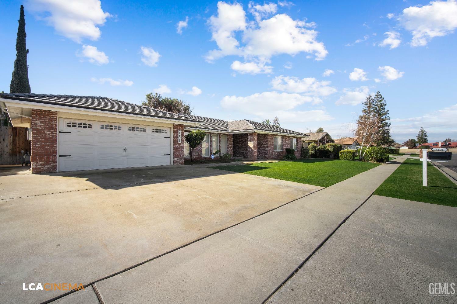 Property Photo: 7201 Noah Avenue CA 93308