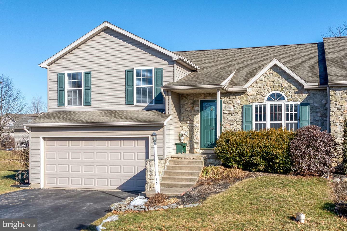 Property Photo:  16 Pebble Creek Drive  PA 17543 