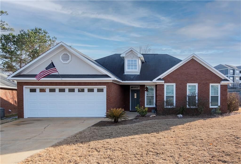 Property Photo: 4201 Silver Terrace Court AL 36867