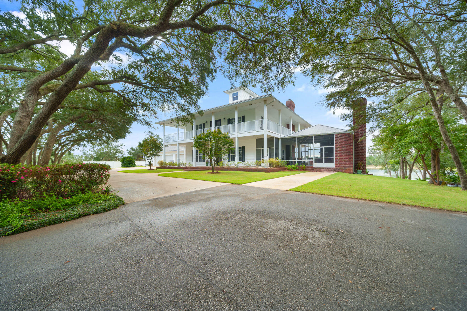 Property Photo: 15702 Fl-77 FL 32409