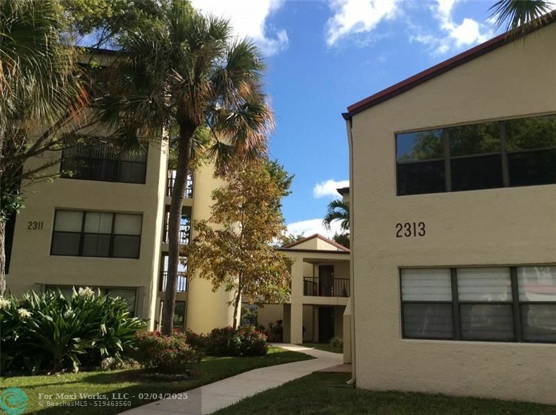 2313 S Cypress Bend Dr 122B  Pompano Beach FL 33069 photo