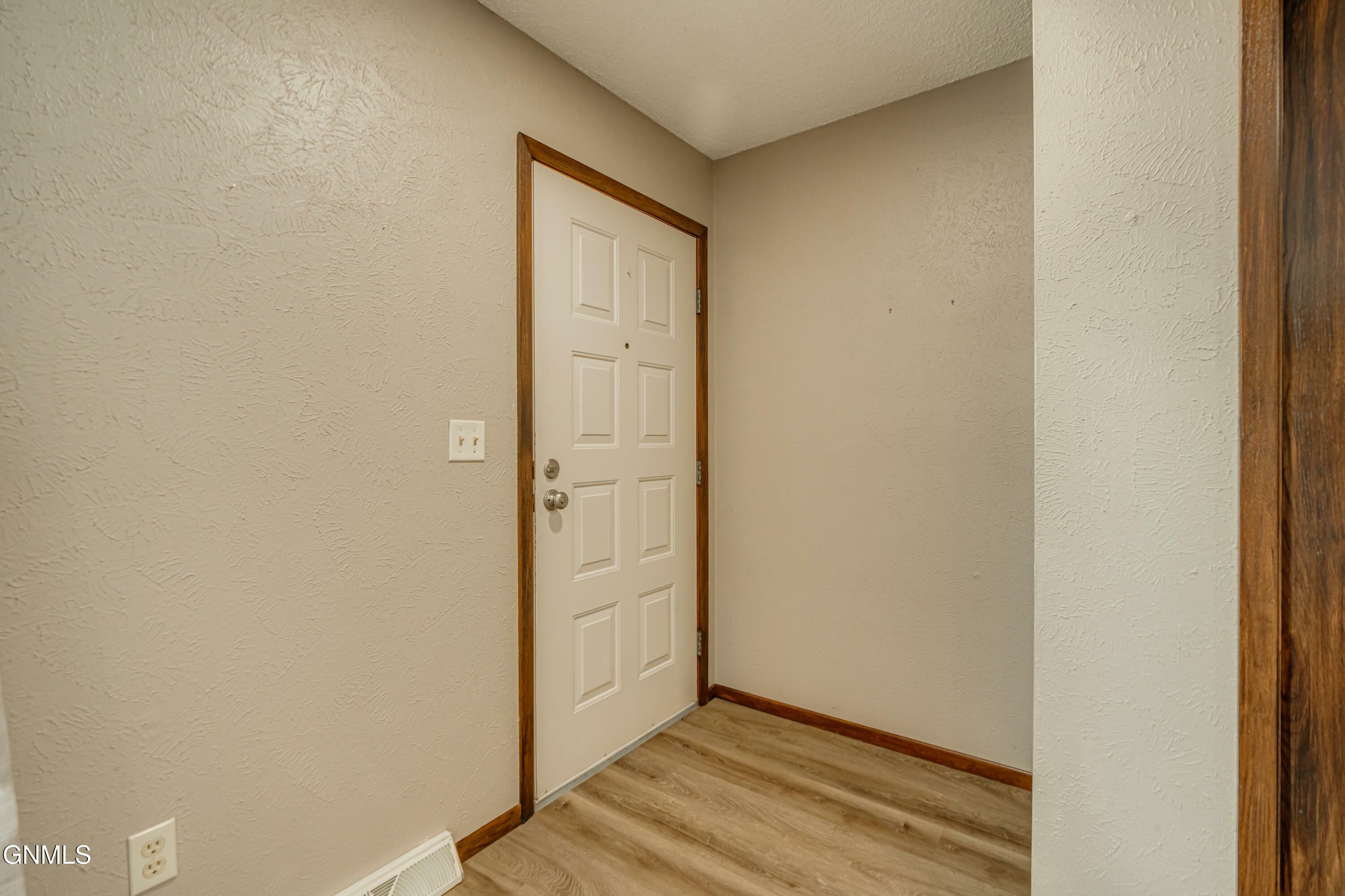 Property Photo:  3005 Ontario Lane  ND 58503 