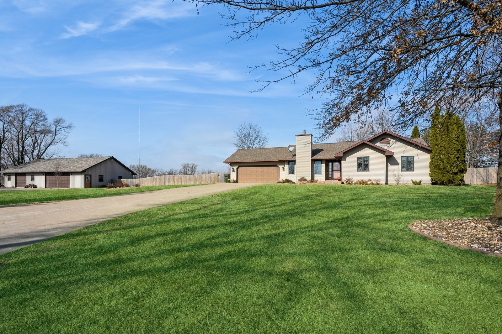 Property Photo:  807 N T15 Highway  IA 50219 