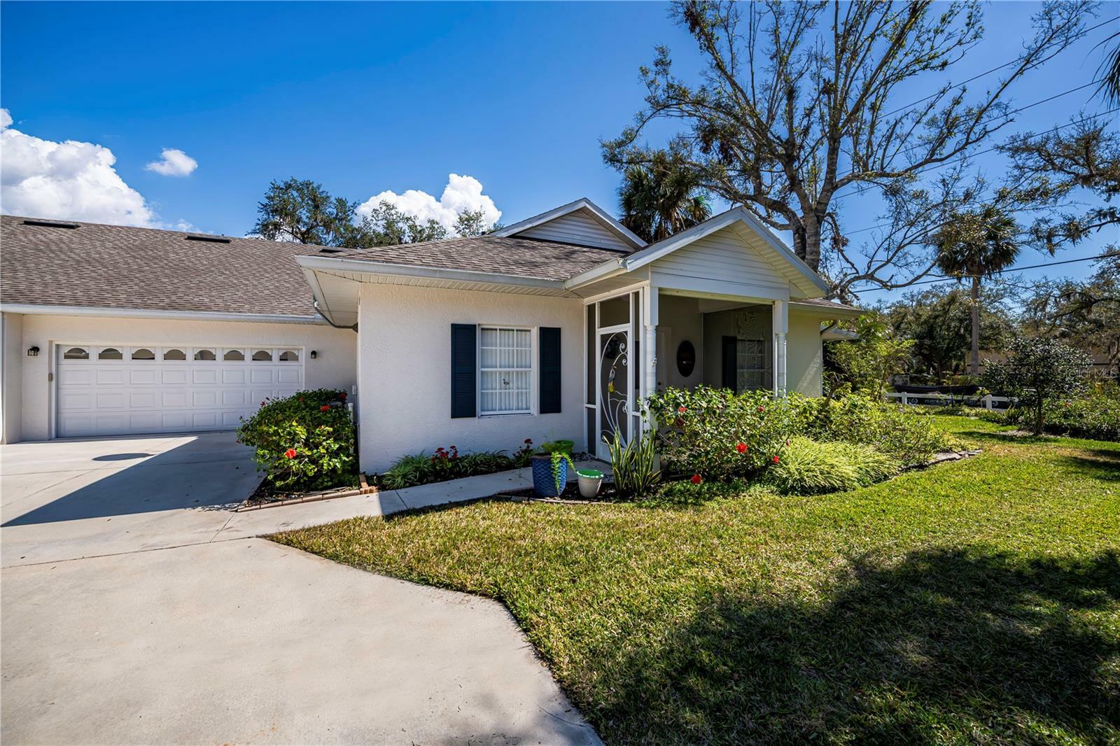 Property Photo:  1407 Red Oak Lane  FL 33948 