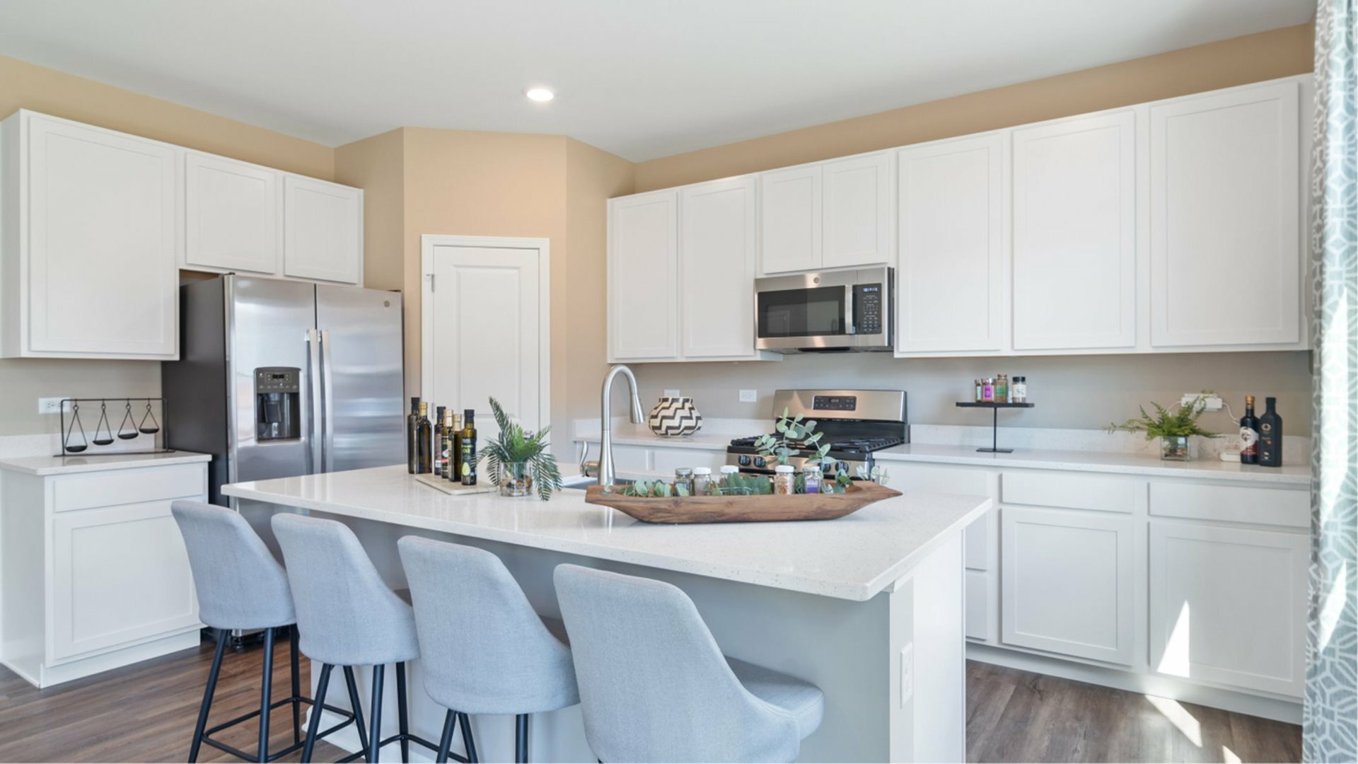 Property Photo: 362 Danforth Drive IL 60543