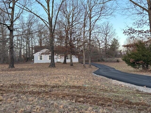 Property Photo: 9072 Redbud Ln TN 37137