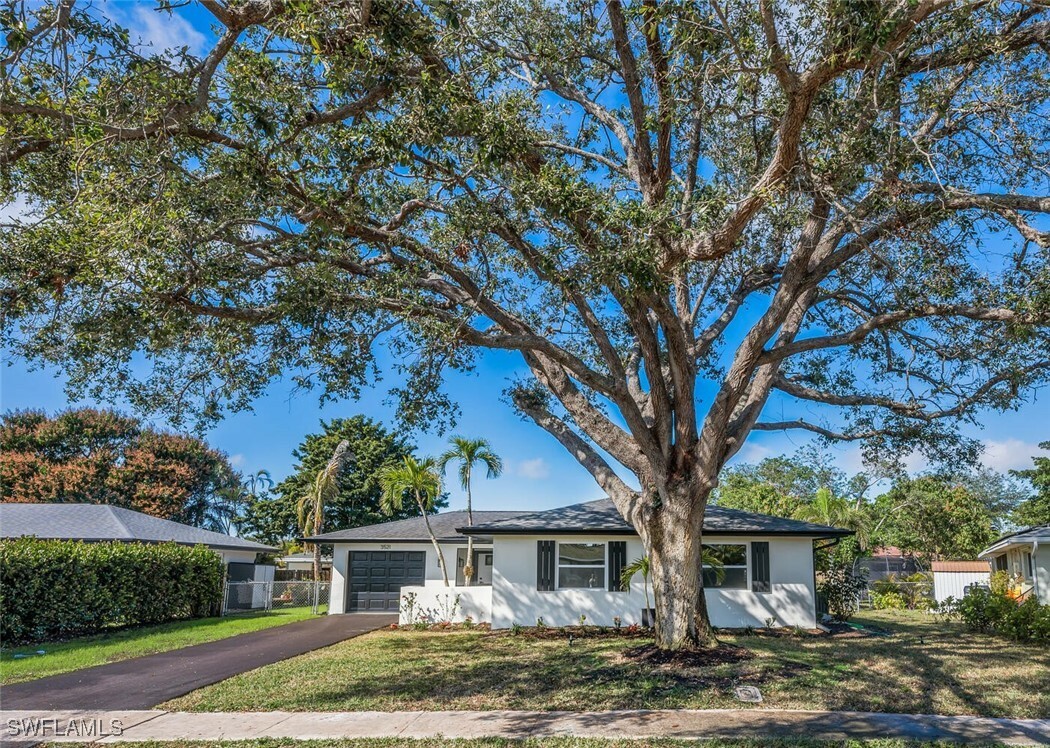 Property Photo:  3521 Balboa Circle W  FL 34105 