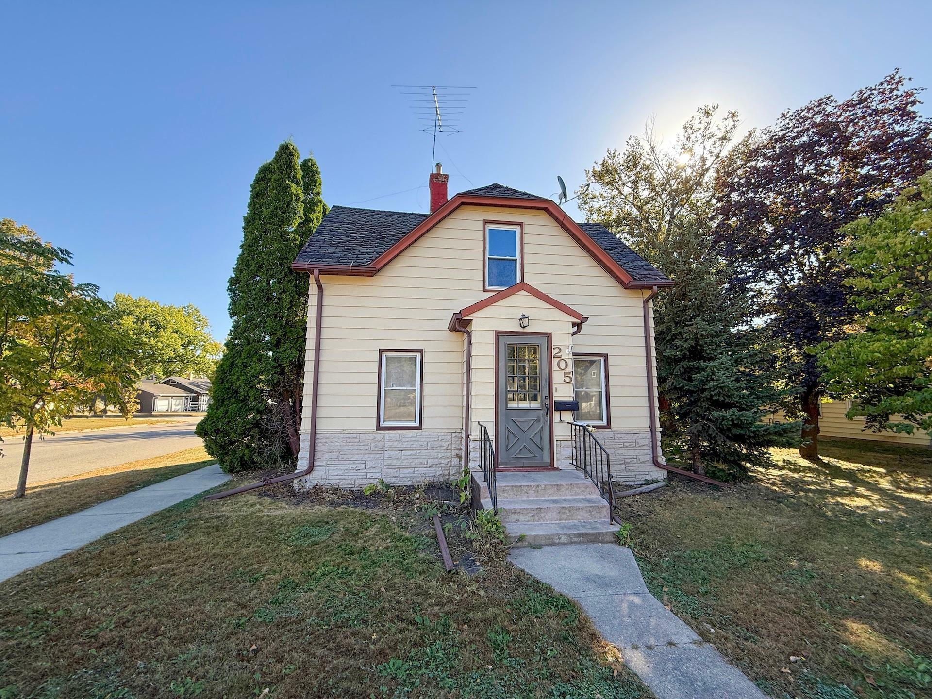 Property Photo:  205 Adams Street SE  MN 55350 