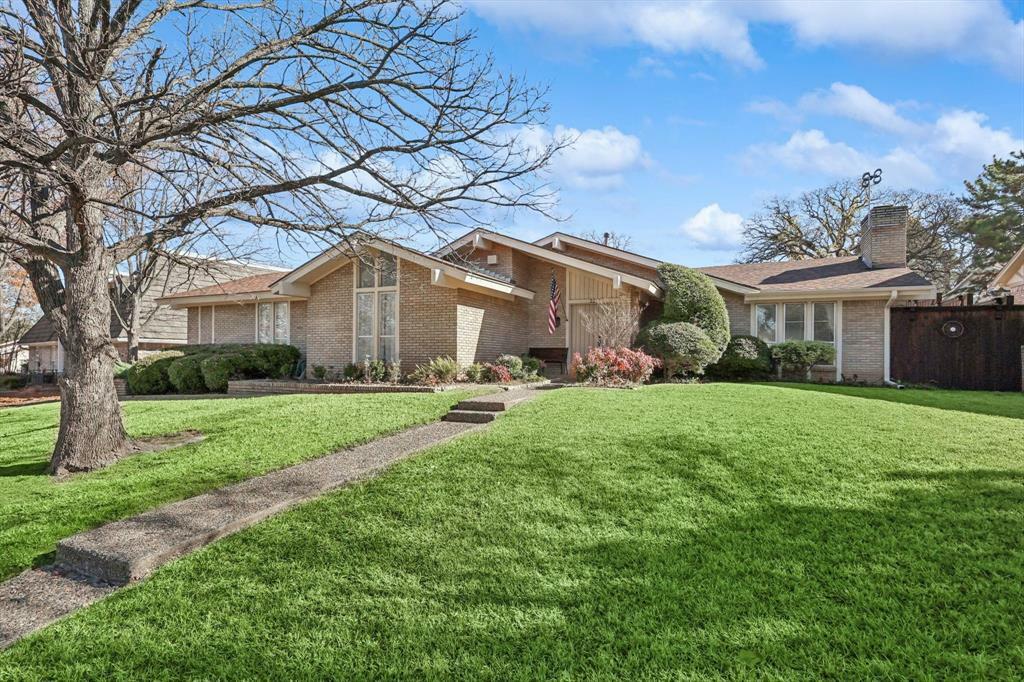 Property Photo:  2217 Franklin Drive  TX 76011 