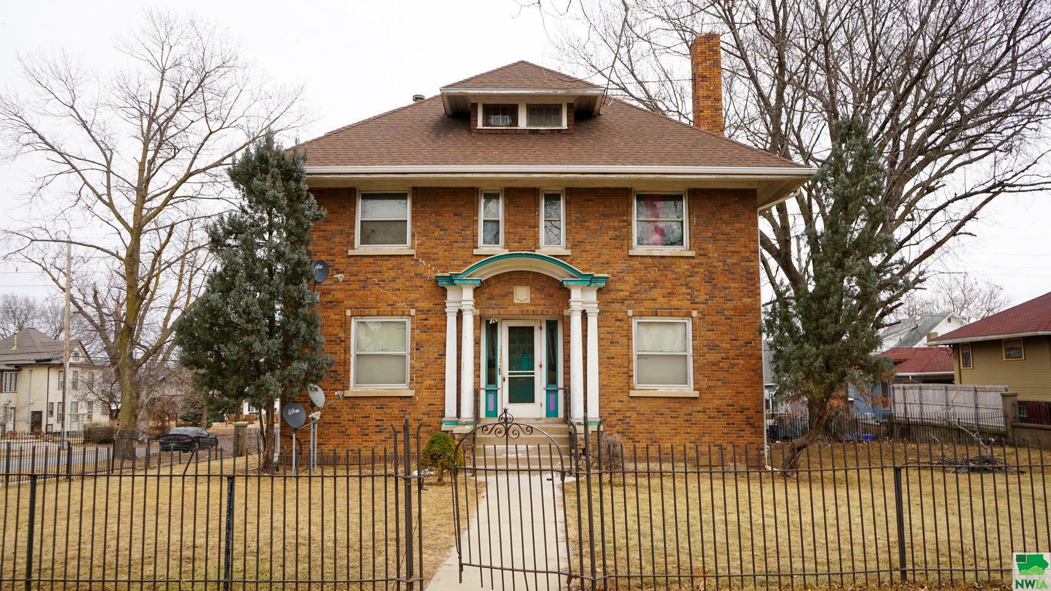 Property Photo:  2324 Nebraska St  IA 51104 