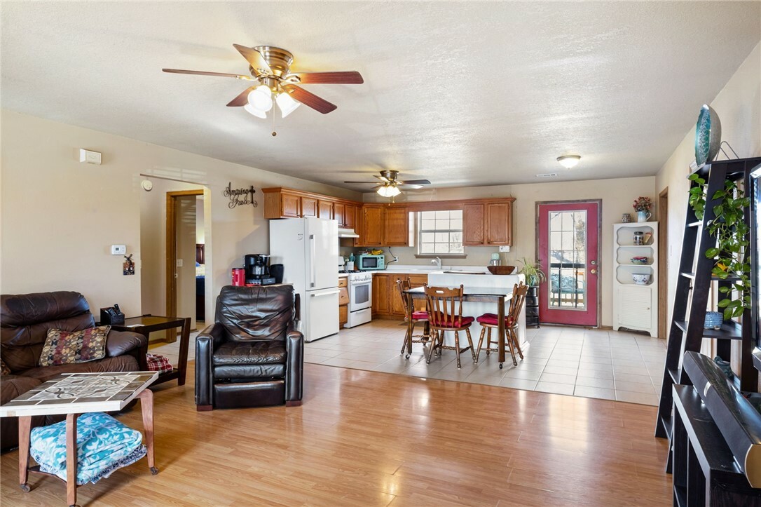 Property Photo:  415 E Oak Street  AR 72756 