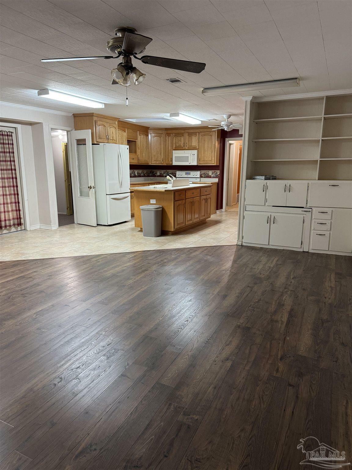 Property Photo: 4627 Spring St FL 32565