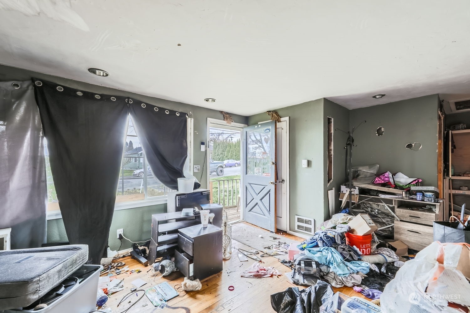 Property Photo: 1824 Highland Avenue WA 98201