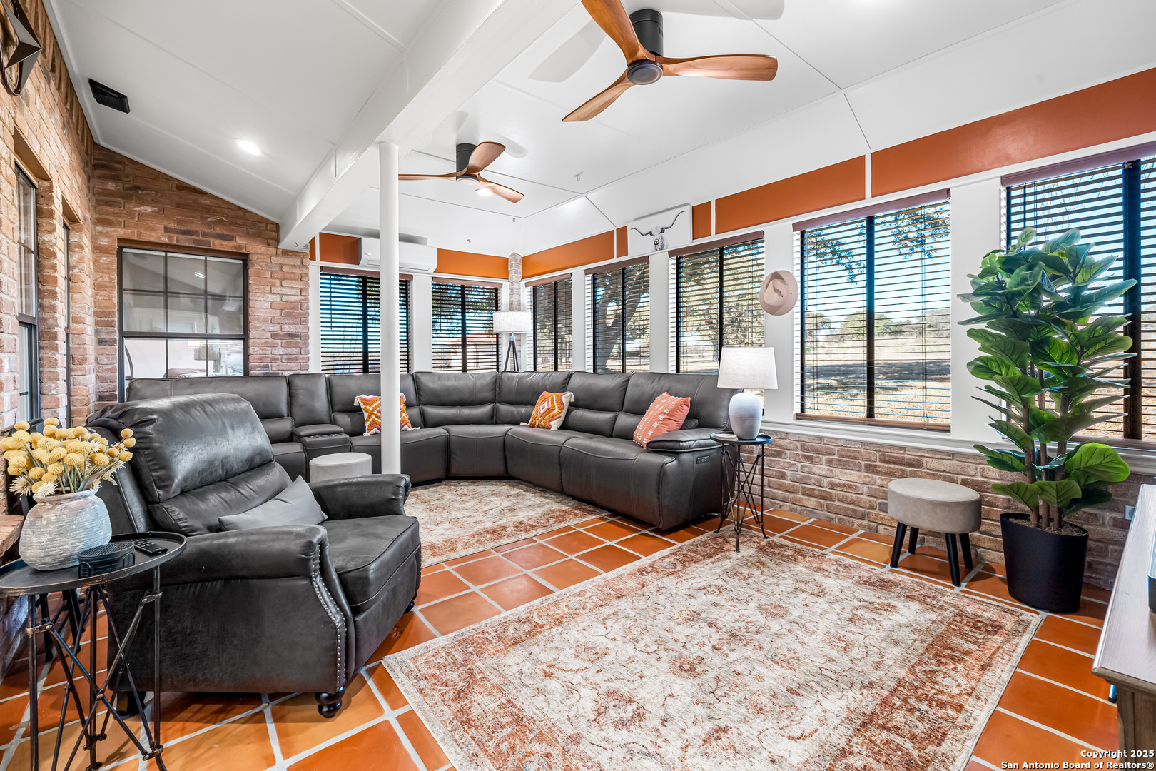 Property Photo: 3601 Elm Ct TX 78108