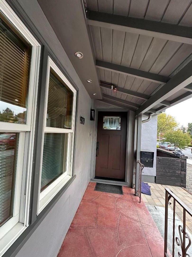 Property Photo:  927 Rosewood Drive Drive  CA 94401 