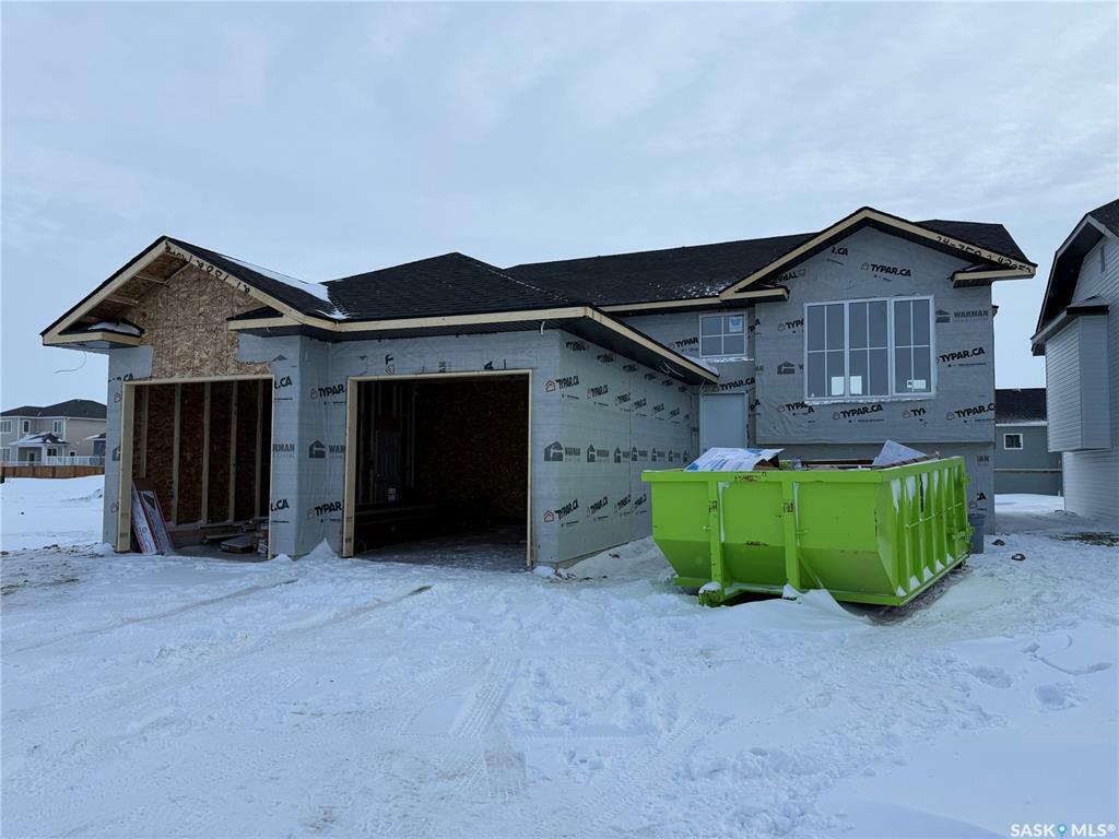 Property Photo:  829 Woods Crescent  SK S0K 4S0 