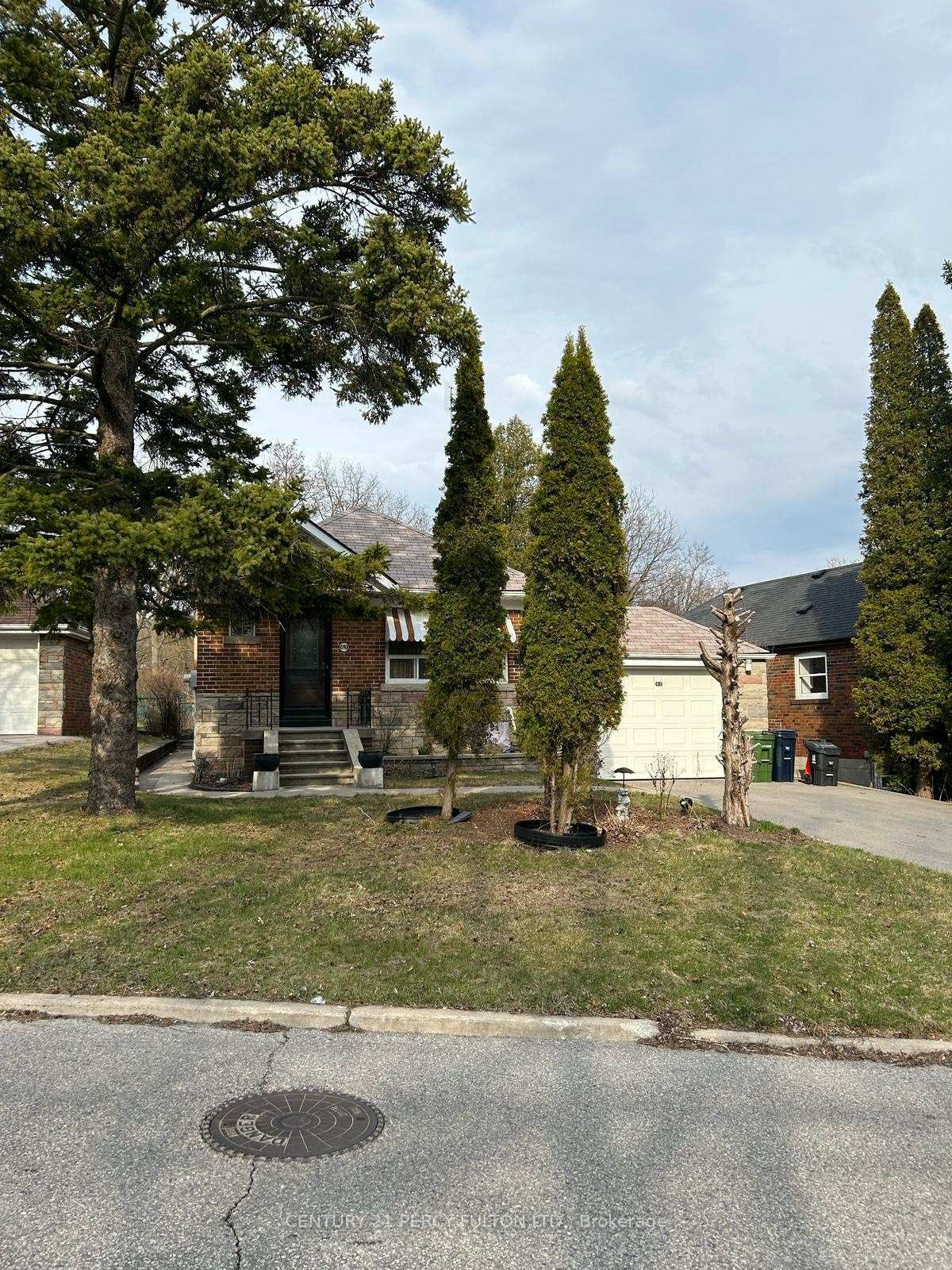 Photo de la propriété: 63 Midland Avenue ON M1N 3Z8