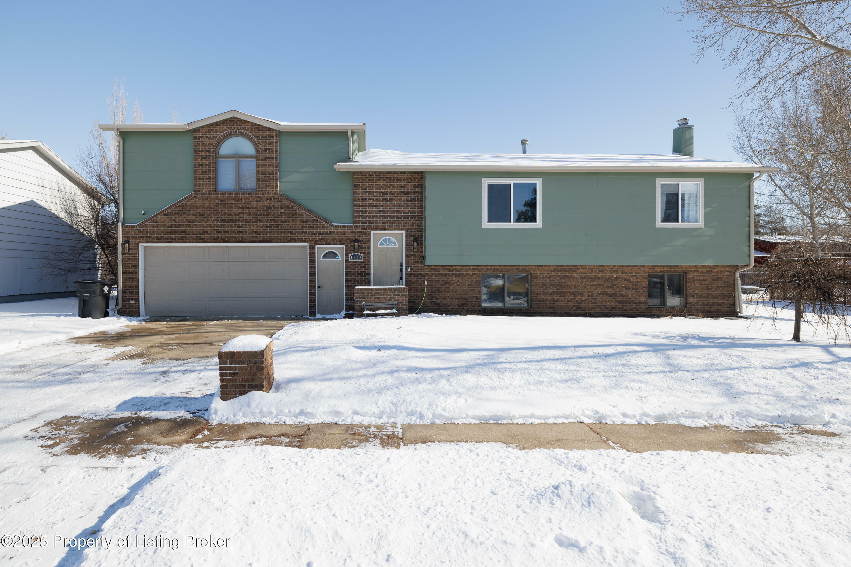 Property Photo:  1608 1st Avenue E  ND 58601 