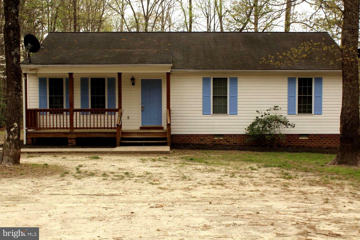 Property Photo: 9448 Ladysmith Road VA 22546