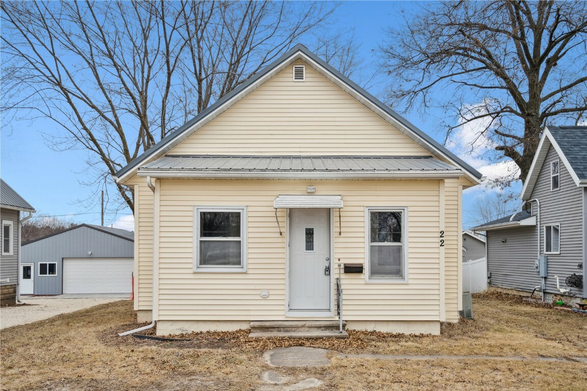 Property Photo:  22 Greene St  IA 52352 