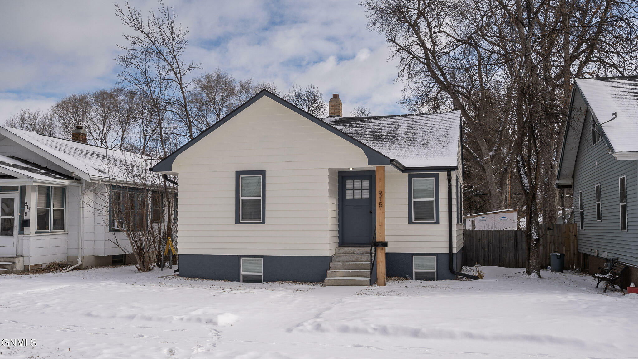 Property Photo:  915 6th Street N  ND 58501 