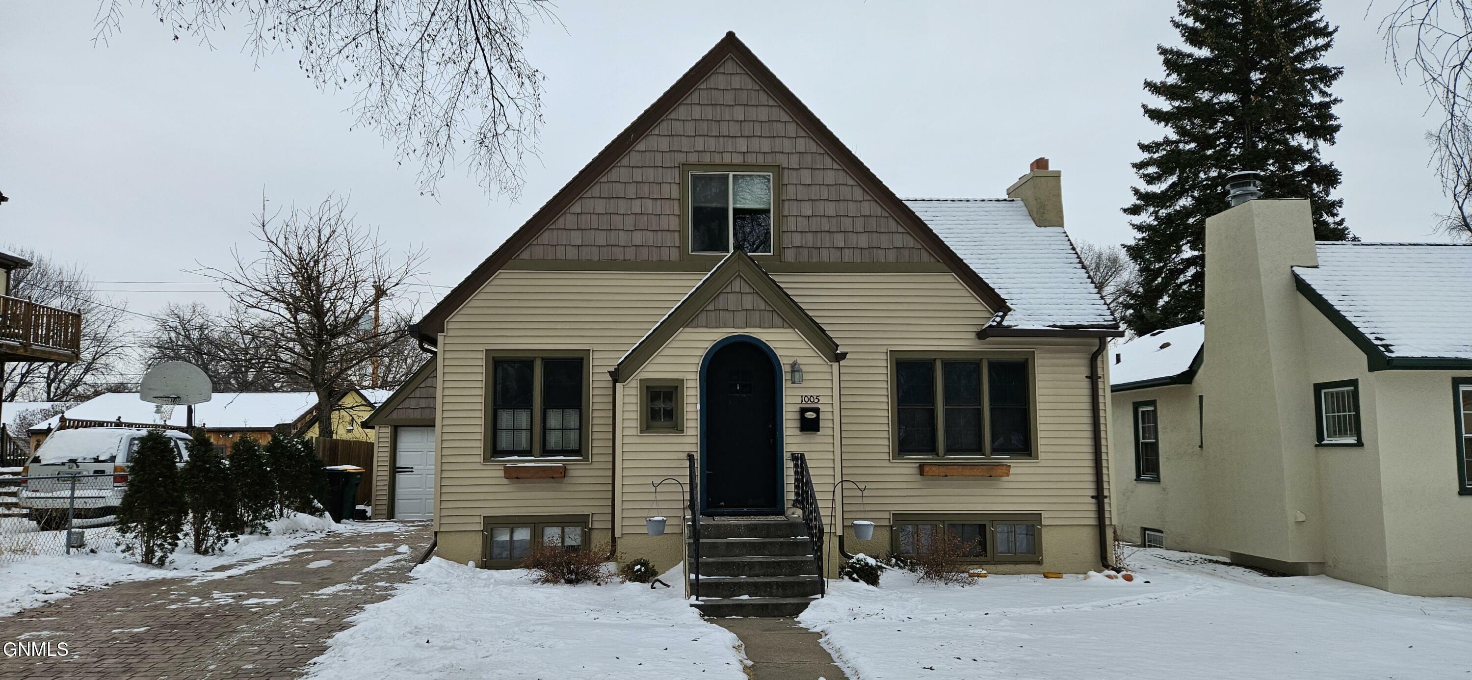 Property Photo:  1005 8th Street N  ND 58501 