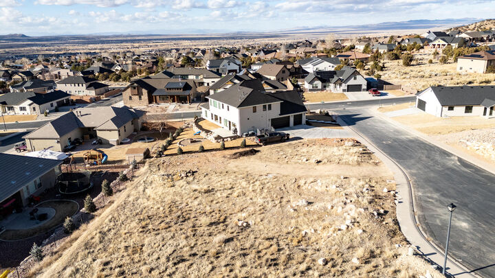 Property Photo:  1927 N Mahogany Cir  UT 84721 
