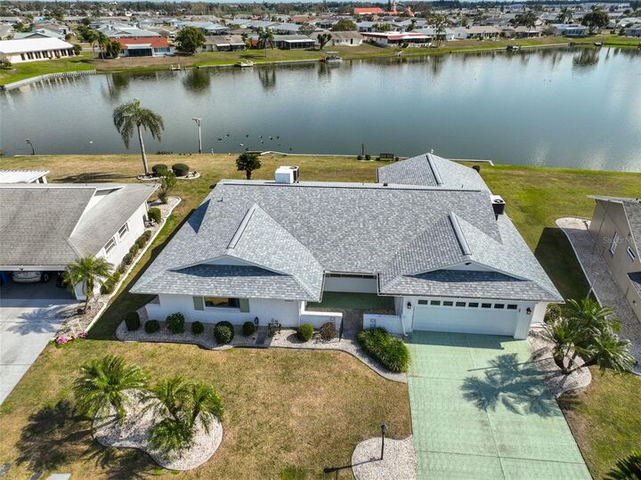 Property Photo: 1509 Blackstone Circle FL 33573