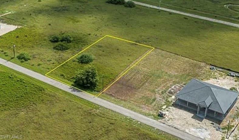 Property Photo: 1410 Irving Ave FL 33972