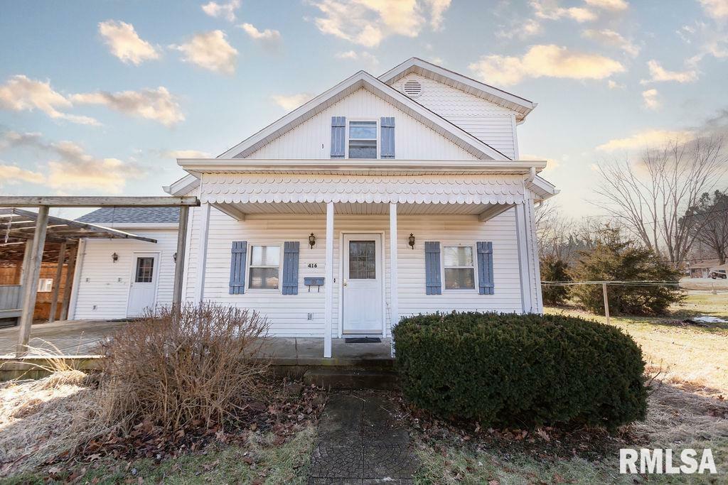 Property Photo:  416 E Eureka Avenue  IL 61530 