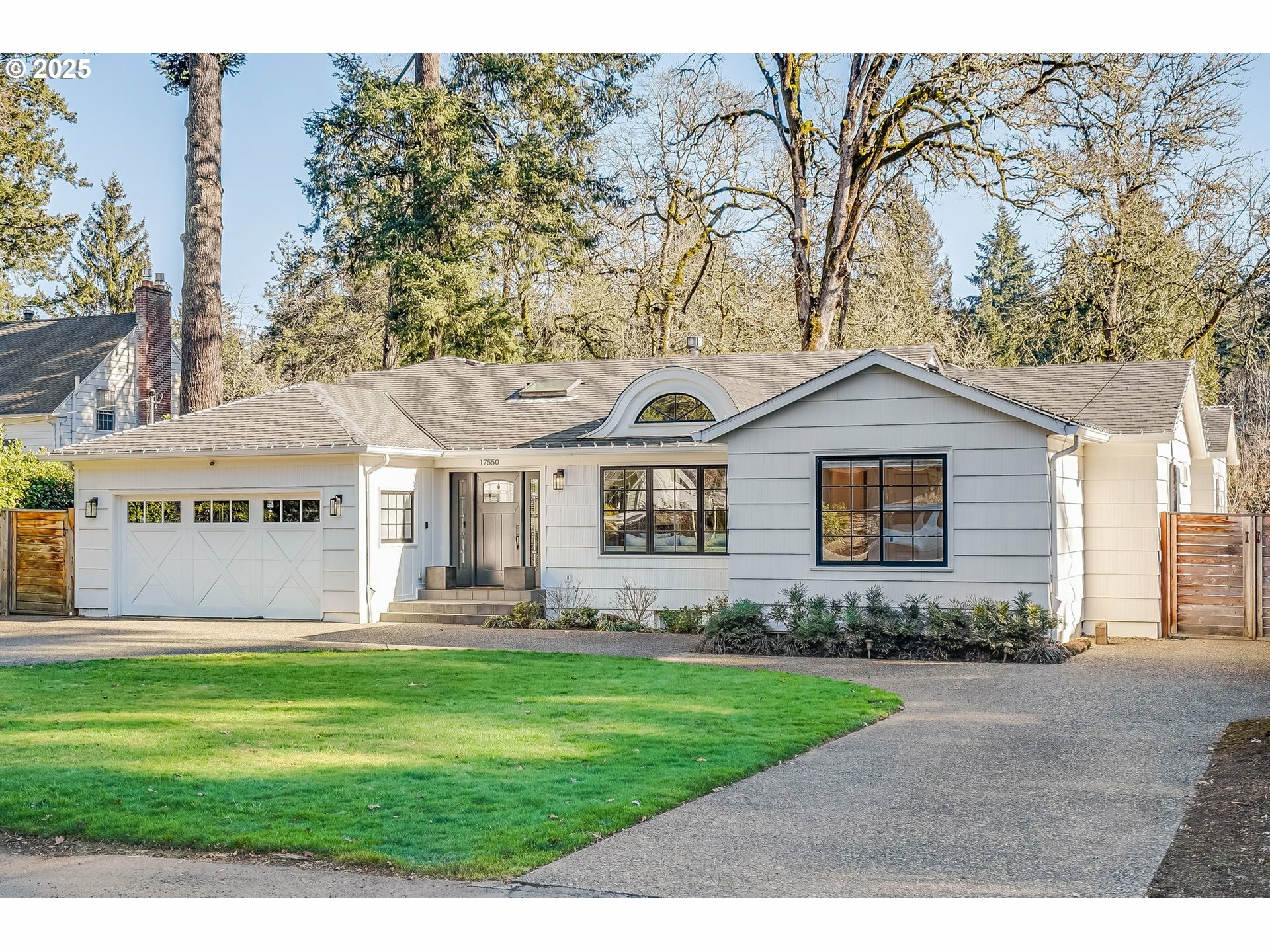 Property Photo: 17550 Lake Haven Dr OR 97035