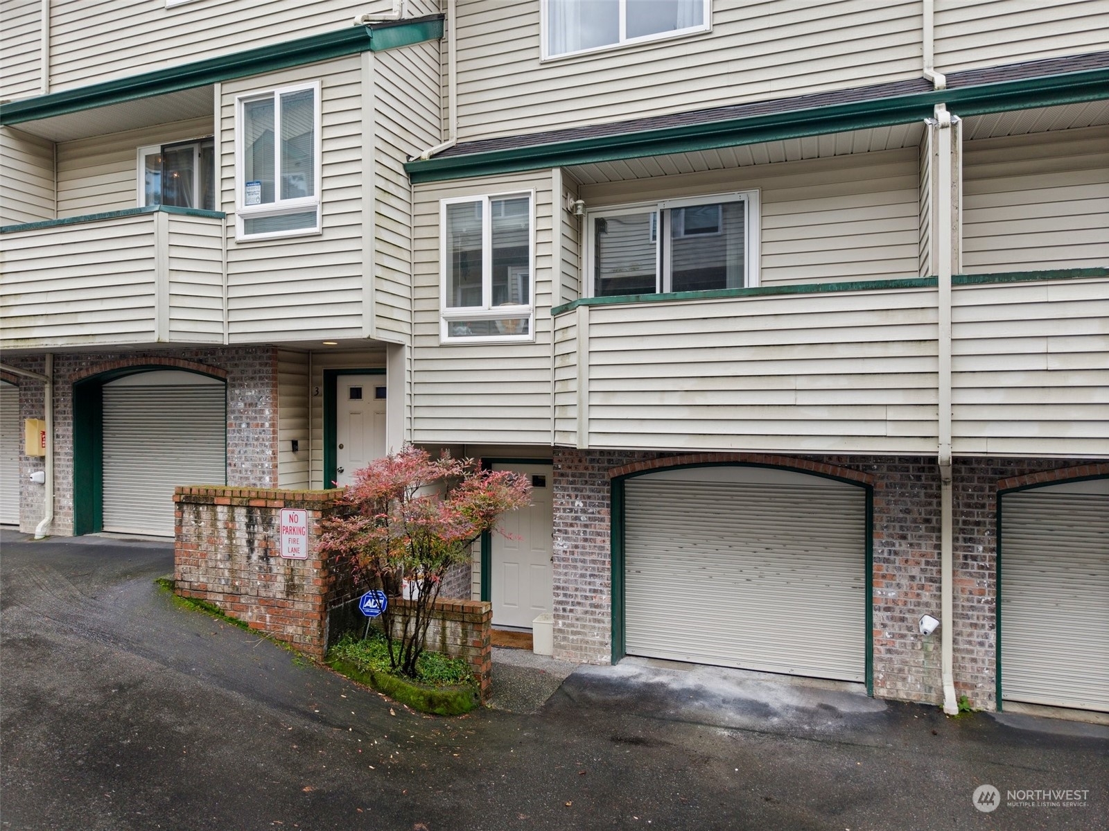 Property Photo: 19523 Aurora Avenue N 4 WA 98133