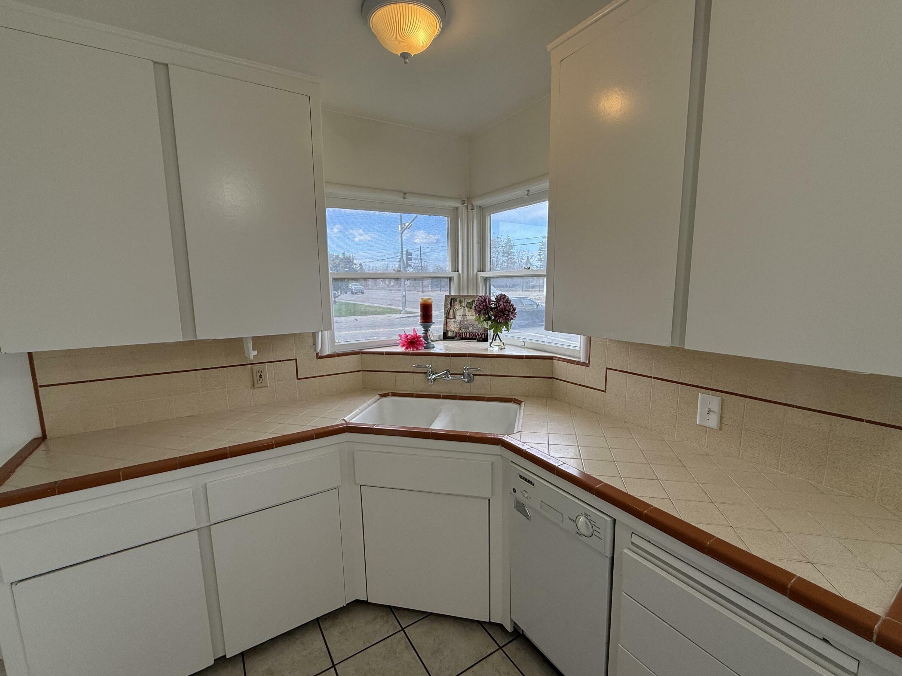 Property Photo: 901 E Noble Avenue CA 93292