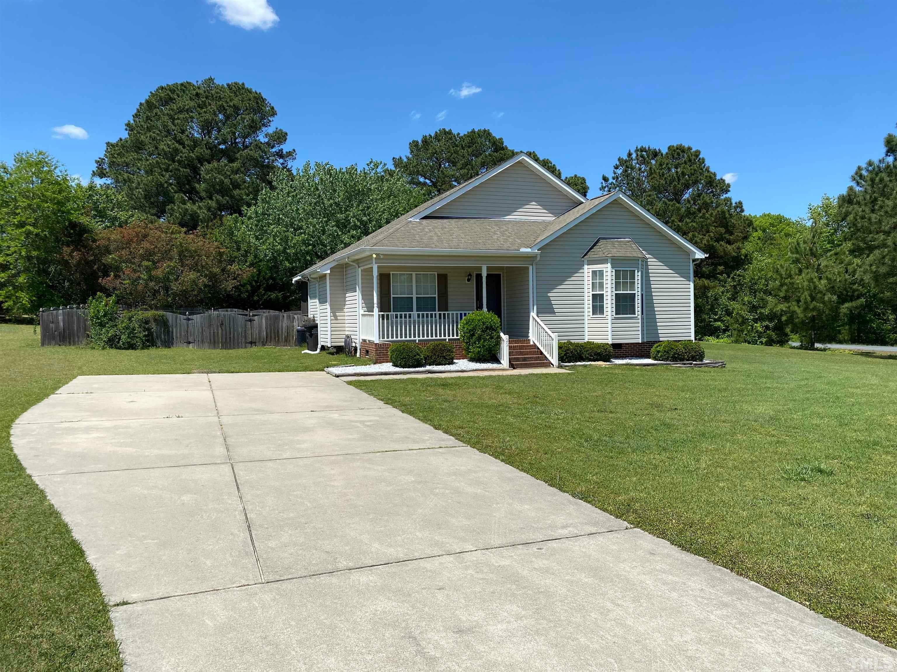 Property Photo:  22 Packhouse Court  NC 27501 