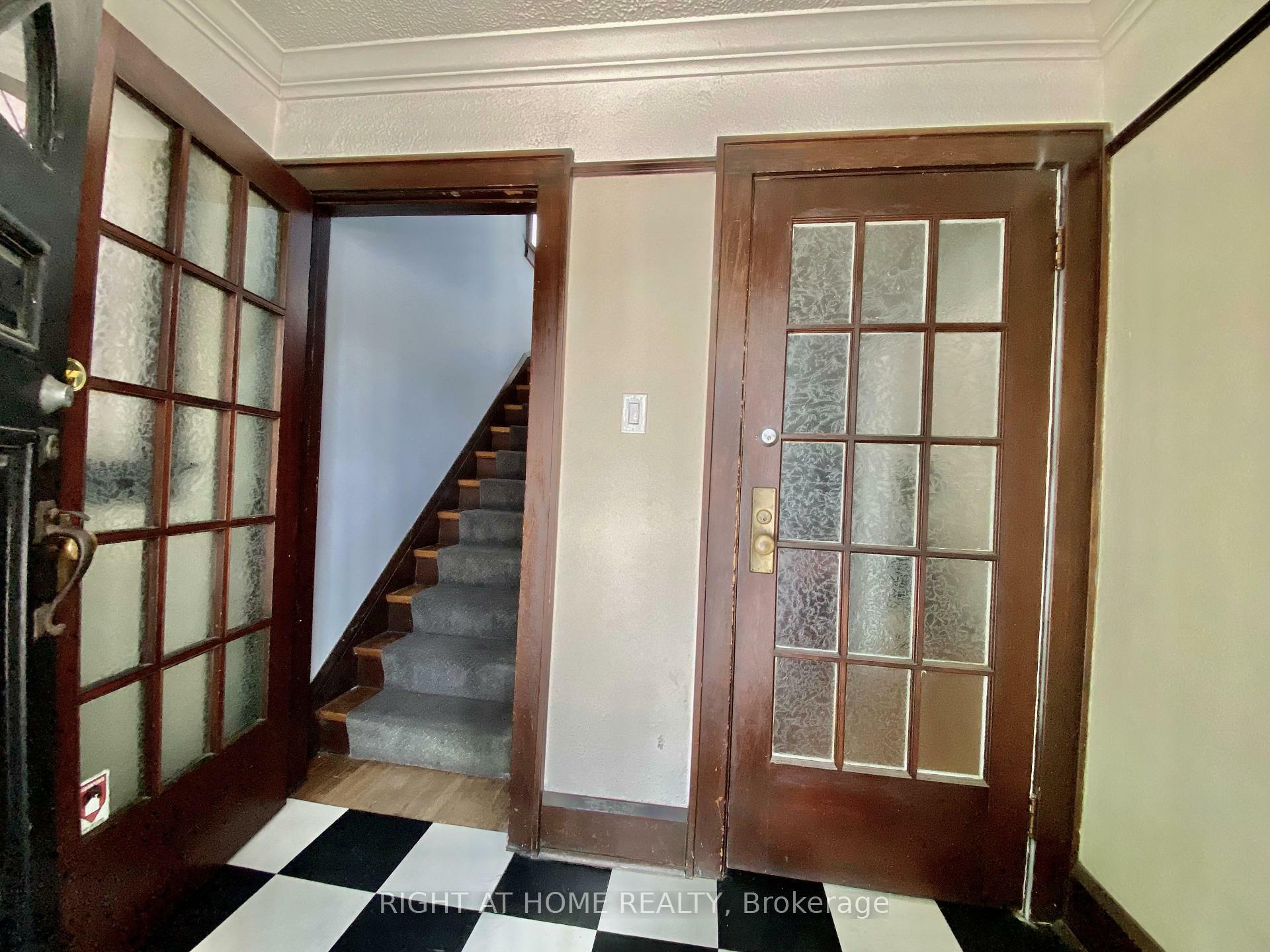 Property Photo: 1196 Avenue Road ON M5N 2G1