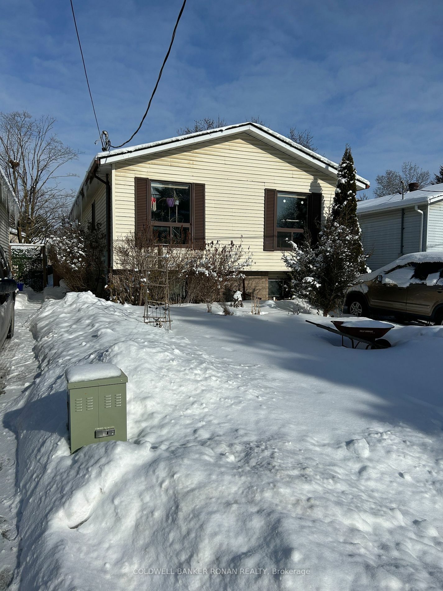 Property Photo:  142 Queen St  ON L9R 1K5 