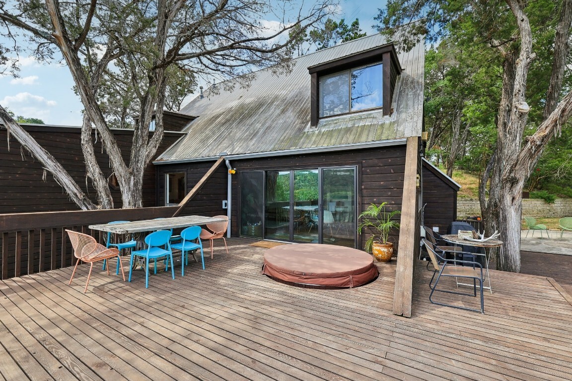 Property Photo: 1002 Jousting Place TX 78746