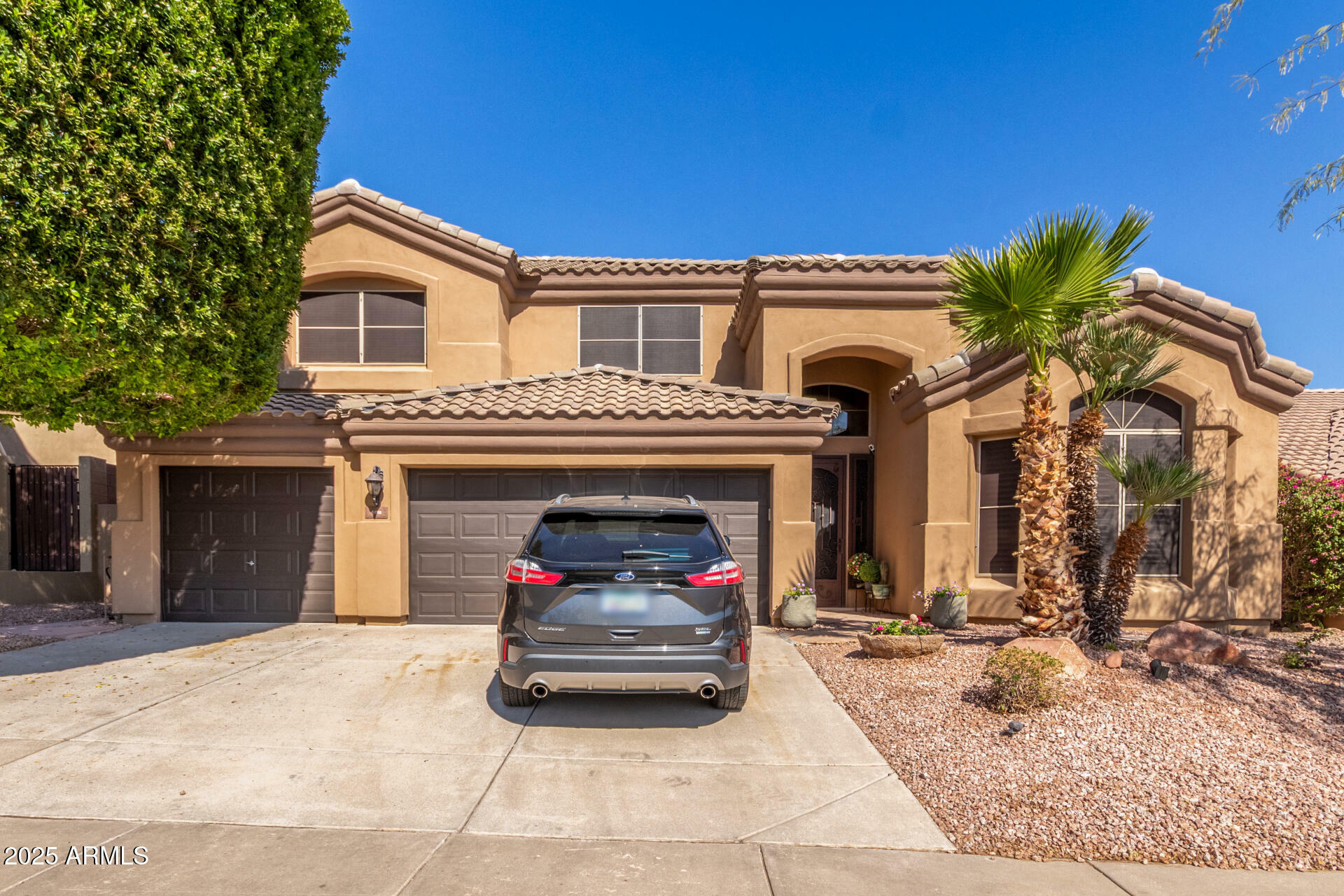 Property Photo:  408 E Silverwood Drive  AZ 85048 